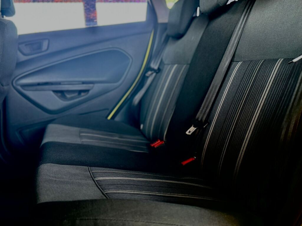 FORD FIESTA FIESTA 1.4i AMBIENTE 5Dr - 15