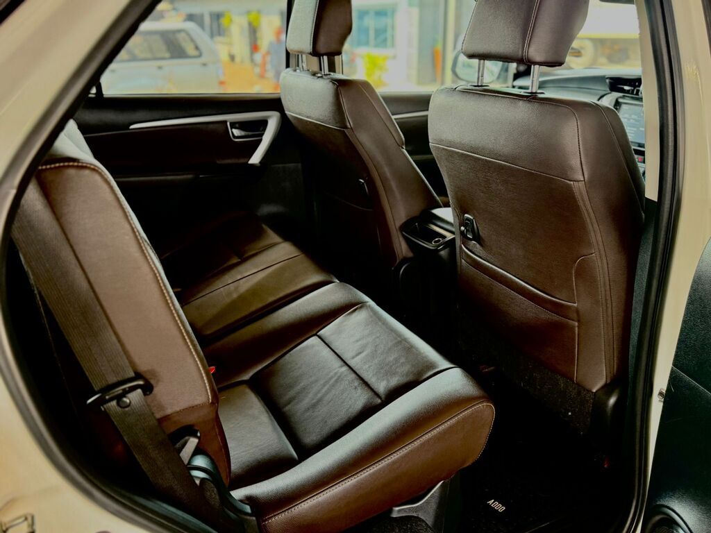 TOYOTA FORTUNER FORTUNER 2.4GD-6 4X4 A/T - 10