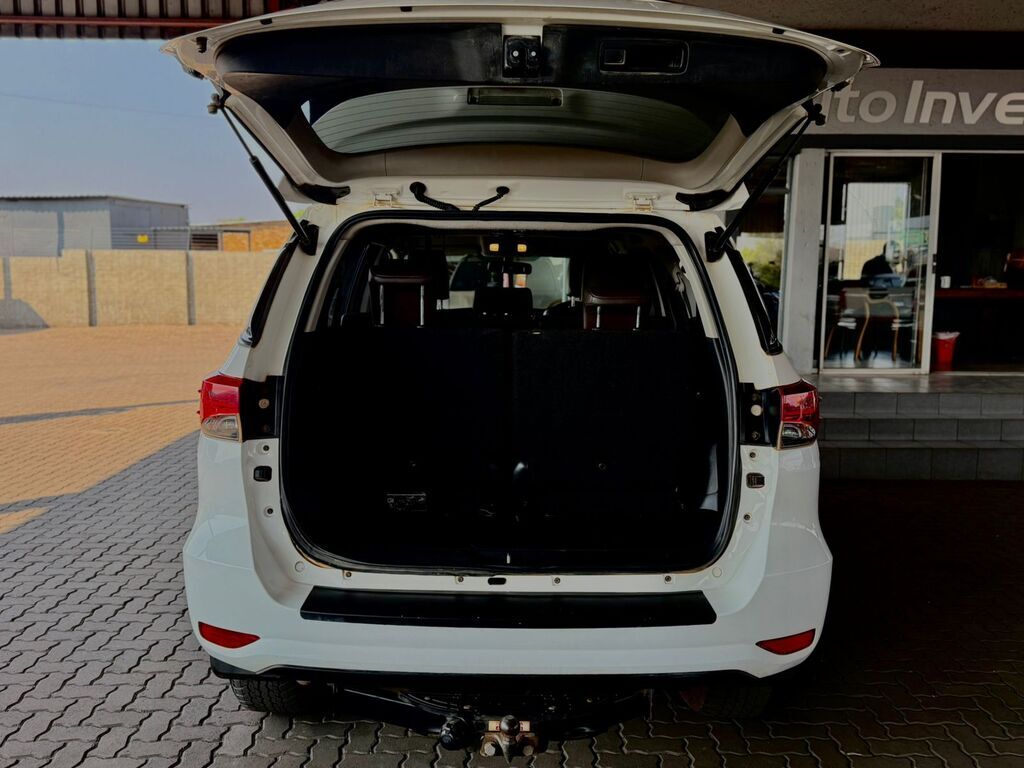 TOYOTA FORTUNER FORTUNER 2.4GD-6 4X4 A/T - 12