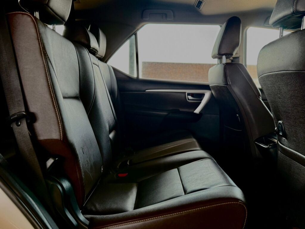TOYOTA FORTUNER FORTUNER 2.4GD-6 4X4 A/T - 9