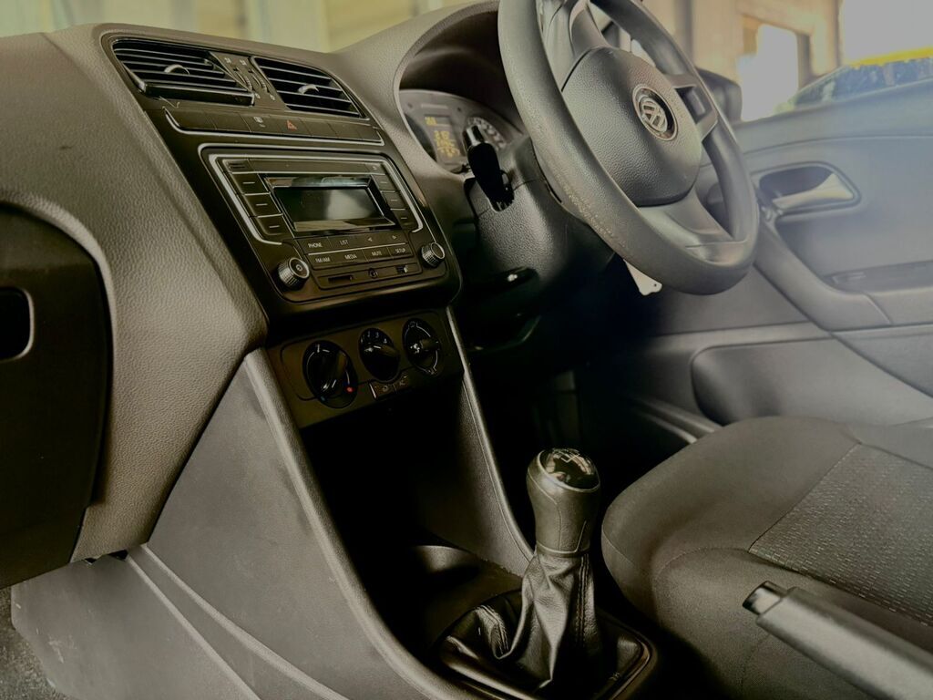 VOLKSWAGEN POLO VIVO POLO VIVO 1.4 TRENDLINE (5DR)