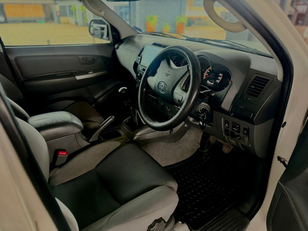 TOYOTA HILUX HILUX 2.5 D-4D VNT 106KW R/B P/U D/C - 9