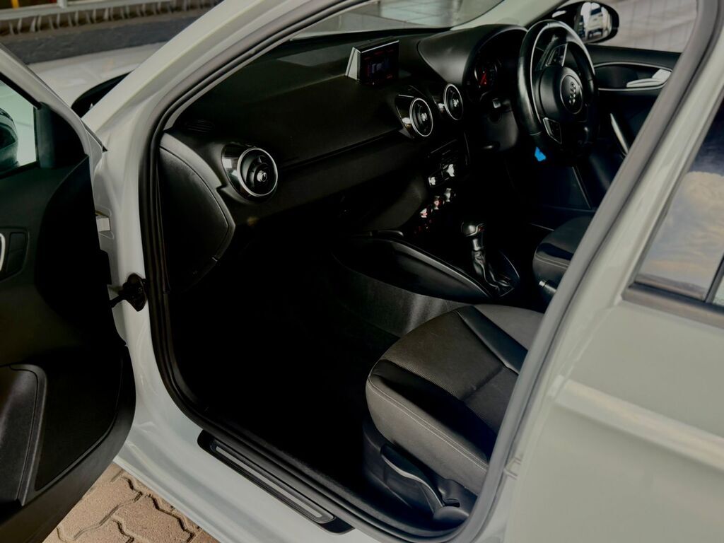 AUDI A1 A1 SPORTBACK 1.0T FSI SE STRONIC (25 TFSi) - 6