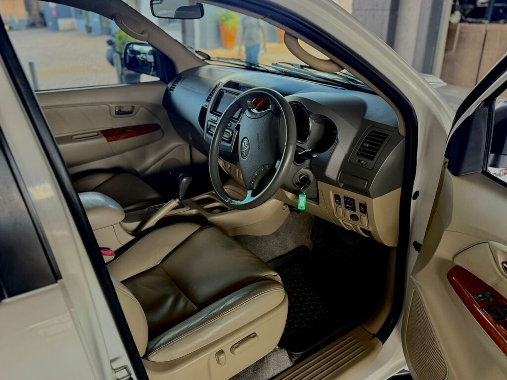 TOYOTA FORTUNER FORTUNER 3.0D-4D R/B A/T - 9