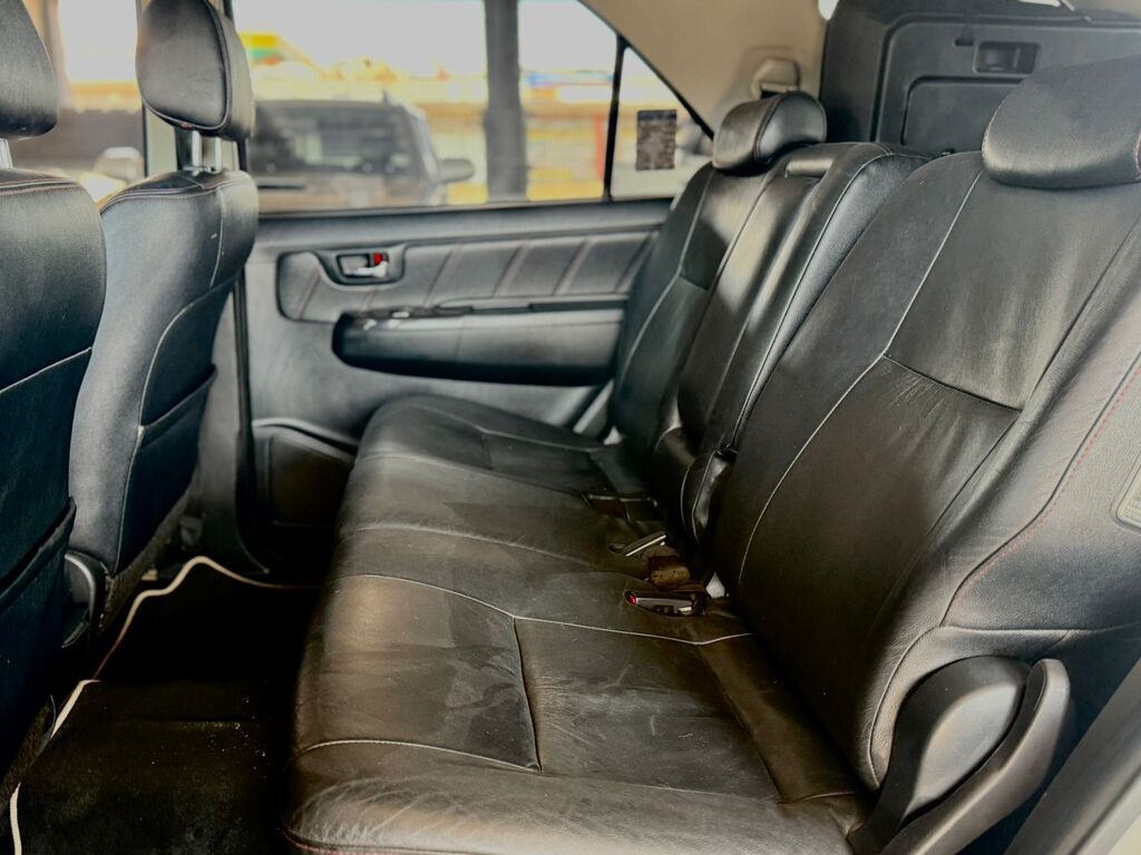 TOYOTA FORTUNER FORTUNER 3.0D-4D 4X4 A/T - 10