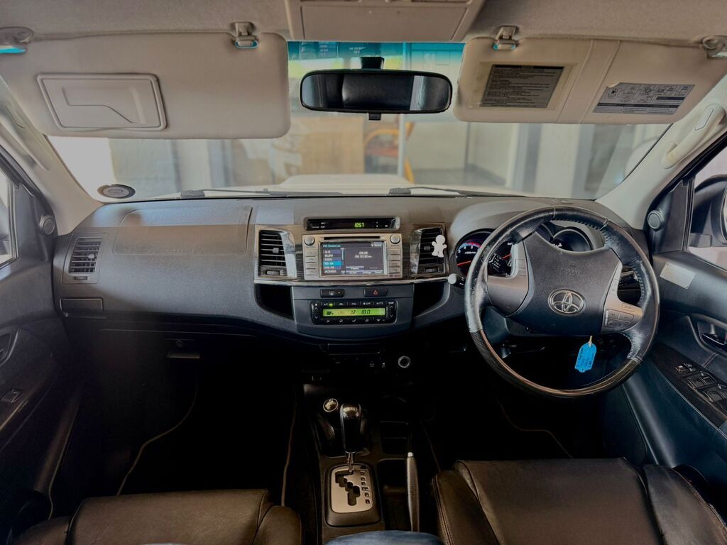 TOYOTA FORTUNER FORTUNER 3.0D-4D 4X4 A/T - 11