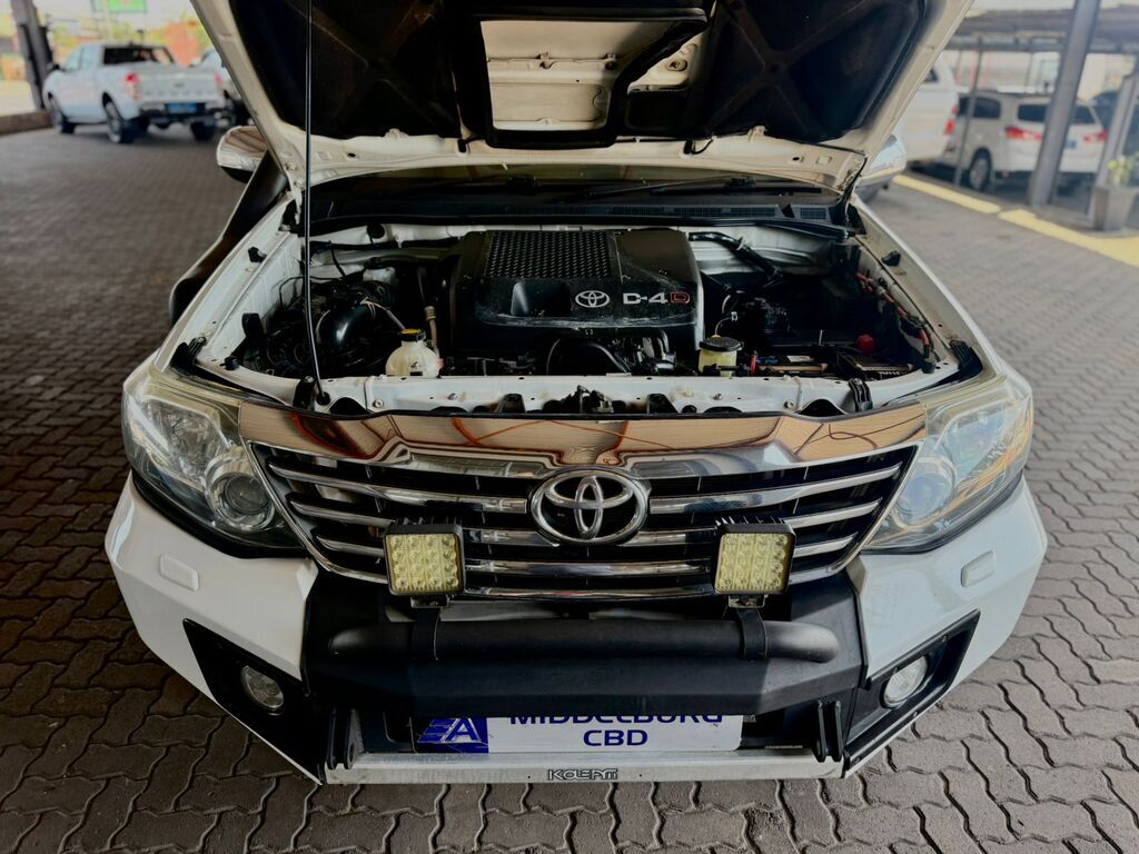 TOYOTA FORTUNER FORTUNER 3.0D-4D 4X4 A/T - 18