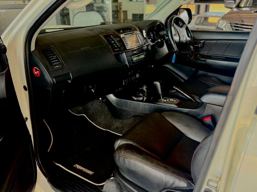 TOYOTA FORTUNER FORTUNER 3.0D-4D 4X4 A/T - 6
