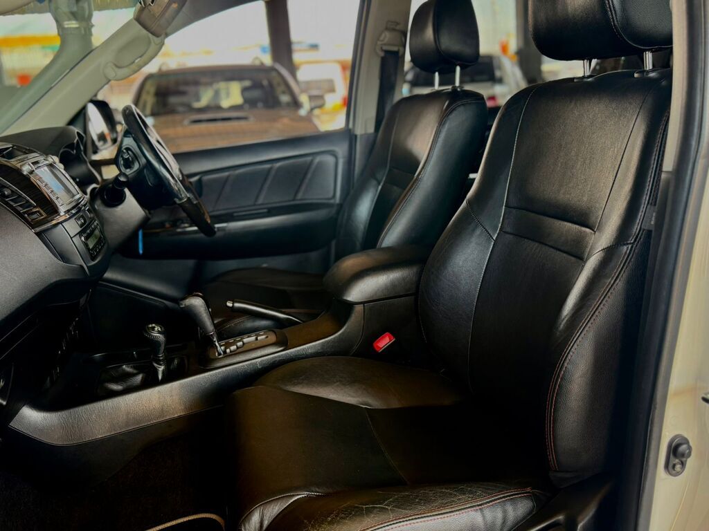 TOYOTA FORTUNER FORTUNER 3.0D-4D 4X4 A/T - 7