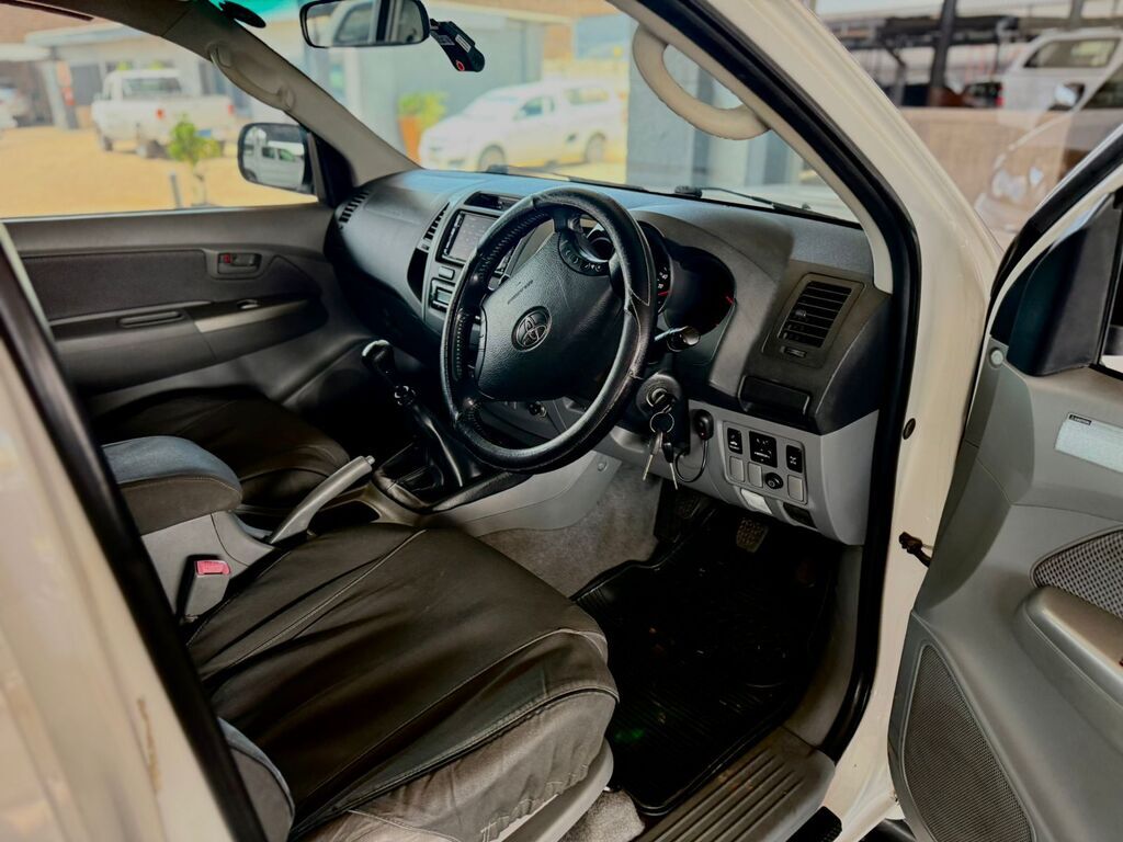 TOYOTA HILUX HILUX 3.0 D-4D RAIDER 4X4 P/U D/C - 17