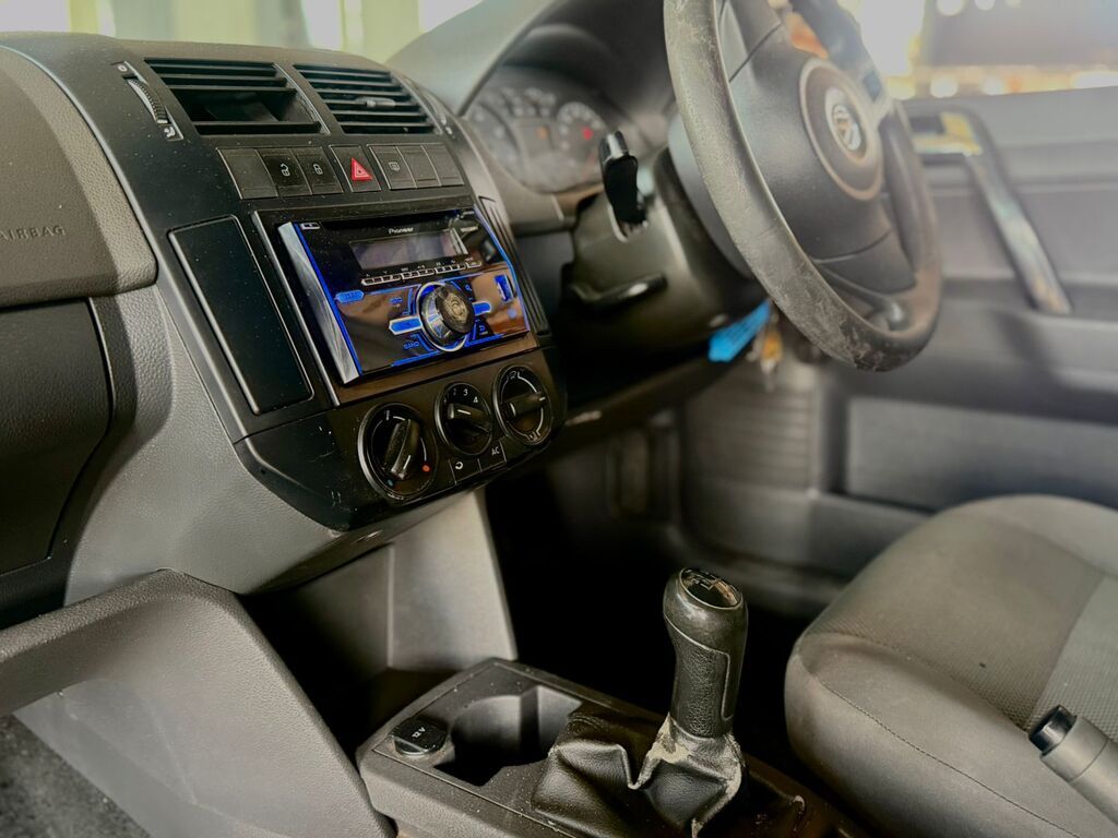 VOLKSWAGEN POLO VIVO POLO VIVO 1.4 BLUELINE 5Dr - 8