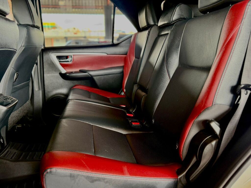 TOYOTA FORTUNER FORTUNER 2.8GD-6 VX A/T - 10