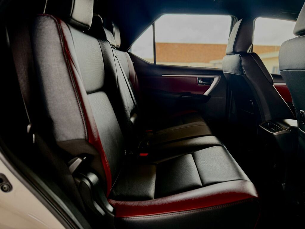 TOYOTA FORTUNER FORTUNER 2.8GD-6 VX A/T - 15