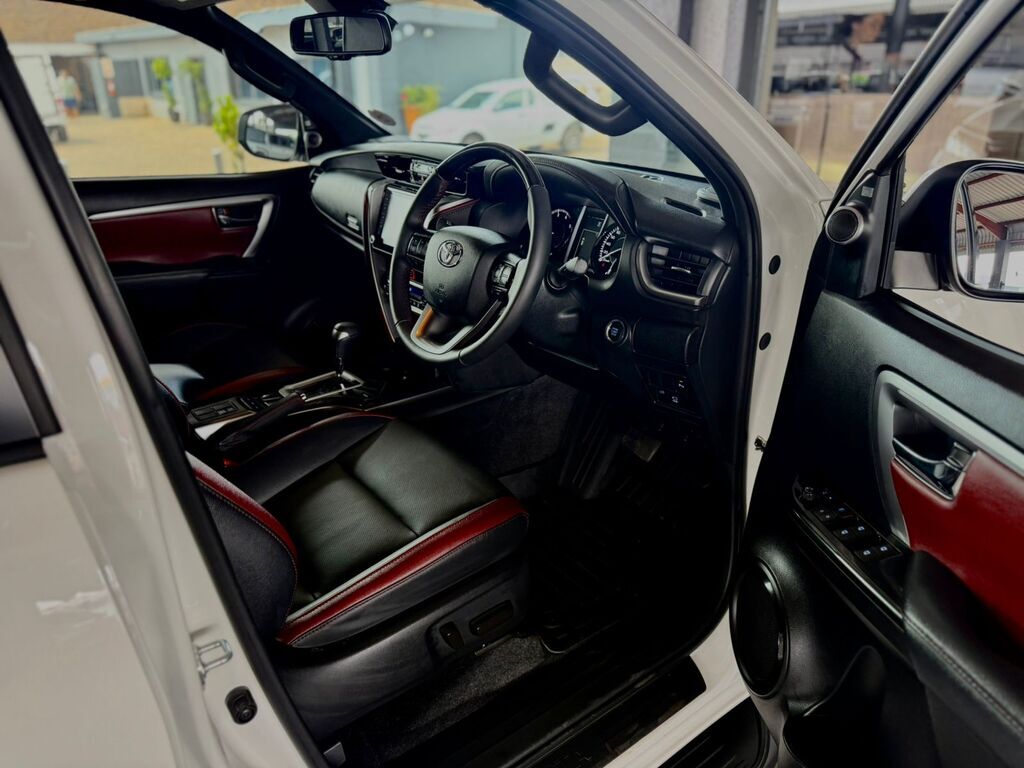 TOYOTA FORTUNER FORTUNER 2.8GD-6 VX A/T - 16