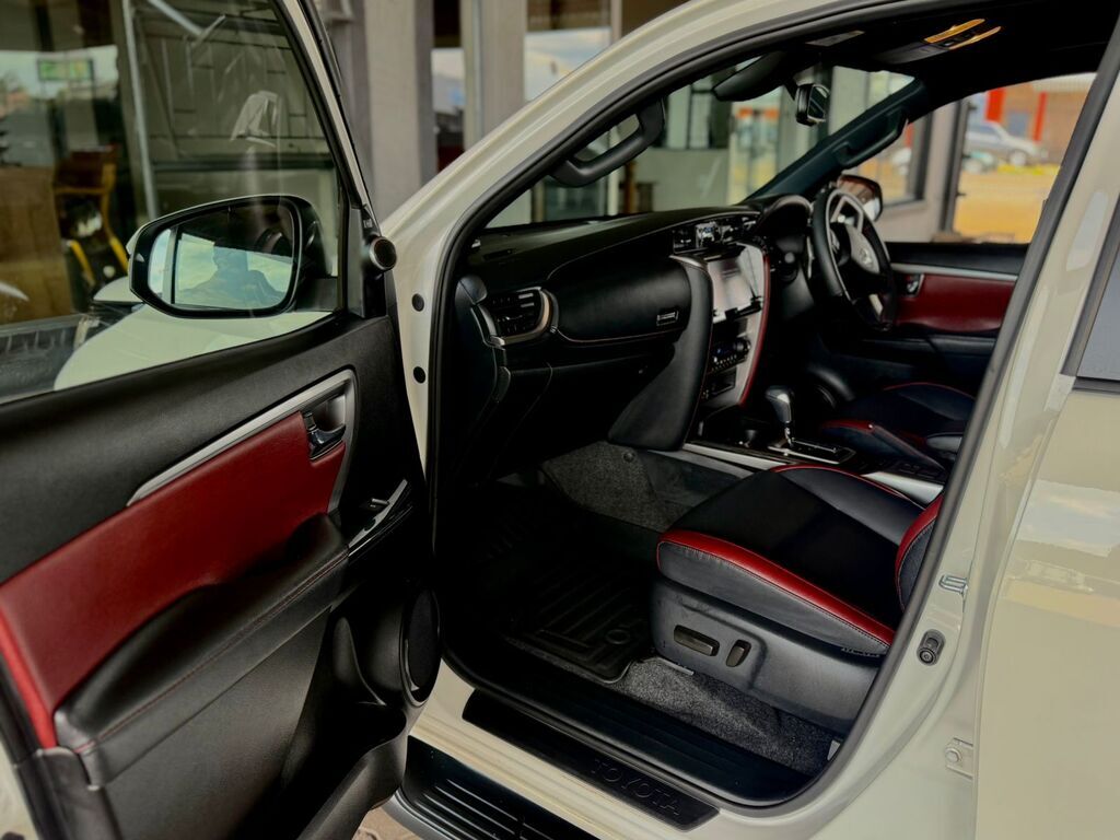 TOYOTA FORTUNER FORTUNER 2.8GD-6 VX A/T - 6