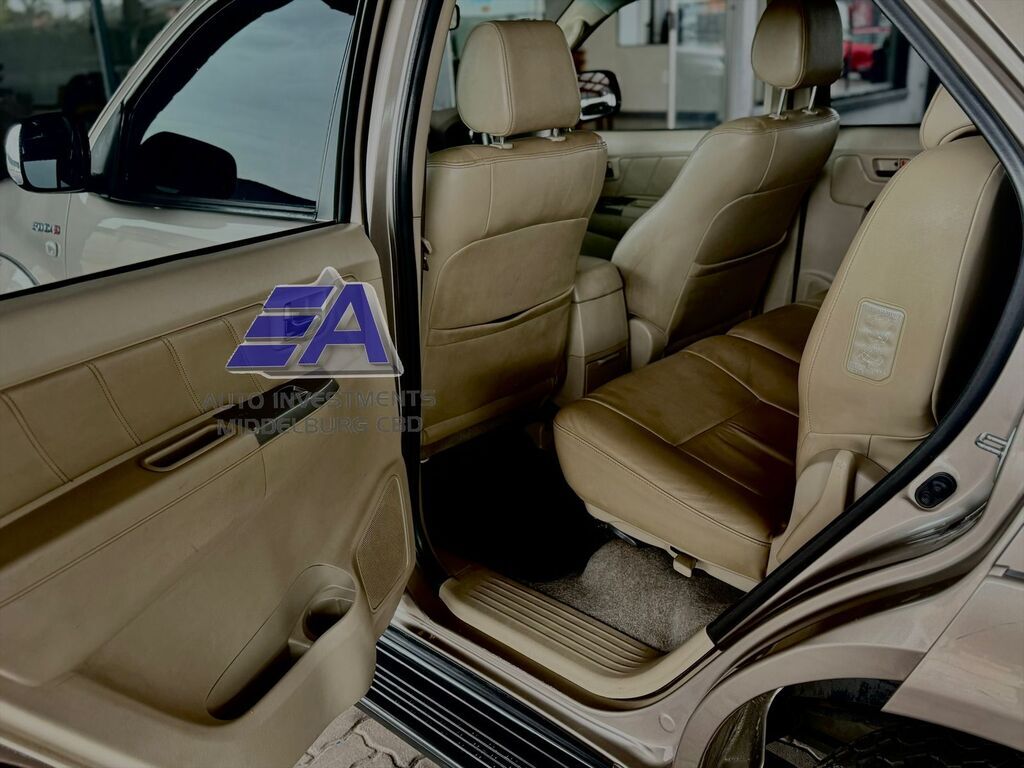 TOYOTA FORTUNER FORTUNER 3.0D-4D RAISED BODY