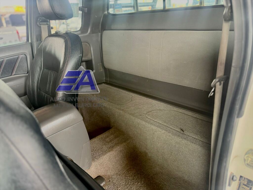 TOYOTA HILUX HILUX 3.0D-4D RAIDER XTRA CAB 4X4 P/U S/C - 9