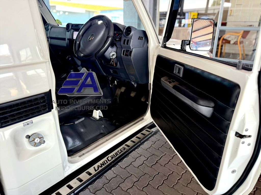 TOYOTA LAND CRUISER 79 LAND CRUISER 79 4.0P 60TH ED P/U S/C - 12