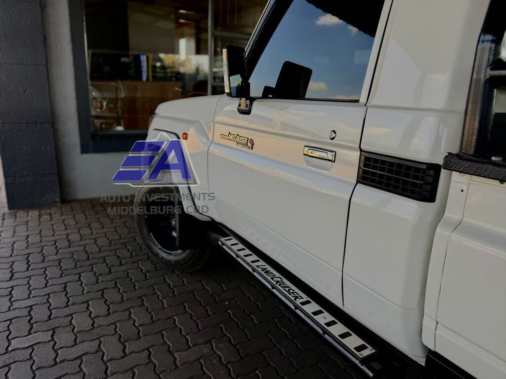 TOYOTA LAND CRUISER 79 LAND CRUISER 79 4.0P 60TH ED P/U S/C - 5