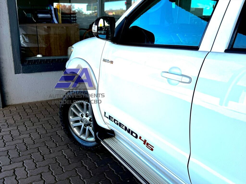 TOYOTA HILUX HILUX 3.0 D-4D LEGEND 45 4X4 P/U D/C - 5