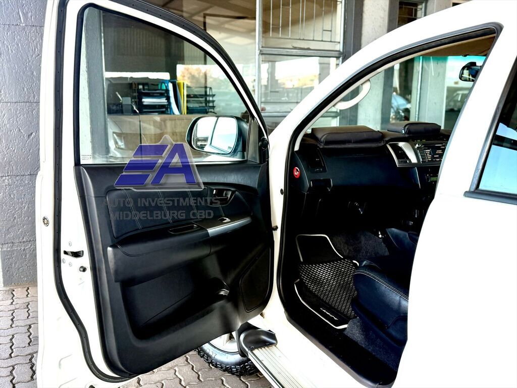 TOYOTA HILUX HILUX 3.0 D-4D LEGEND 45 4X4 P/U D/C - 6