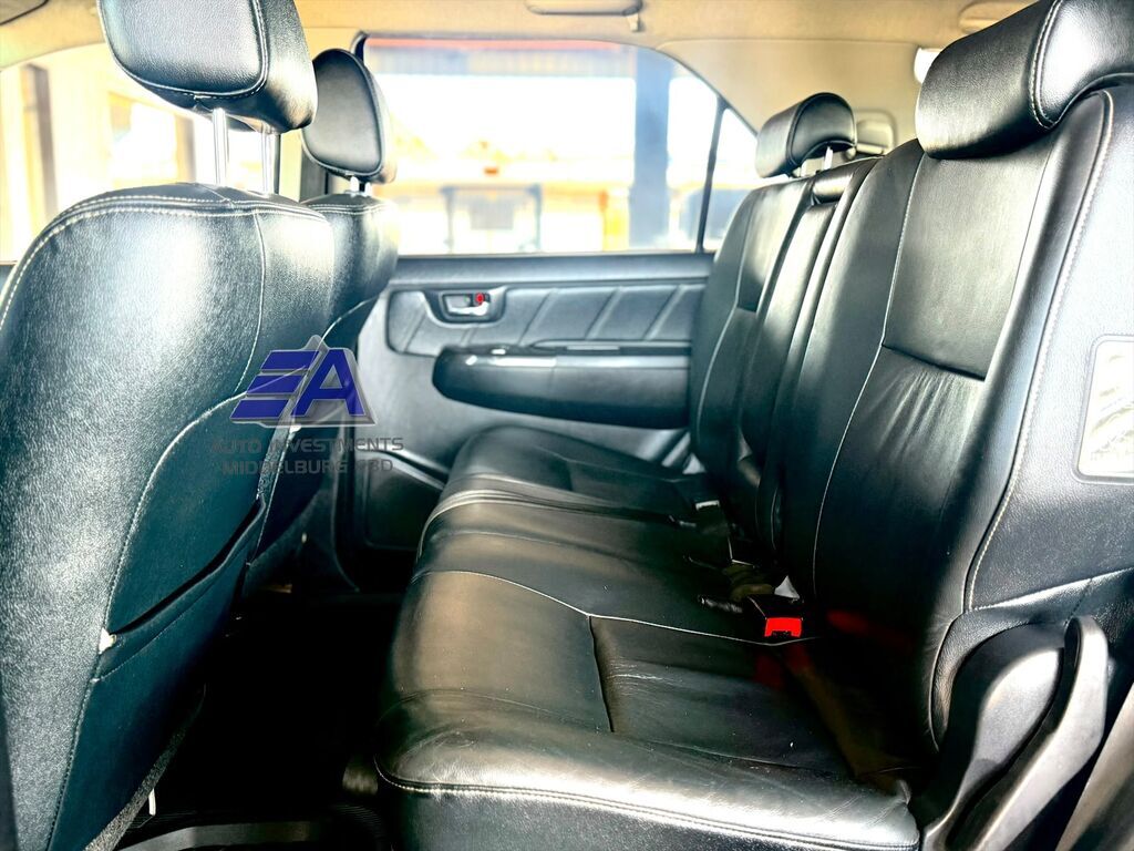 TOYOTA FORTUNER FORTUNER 3.0D-4D 4X4 A/T - 10