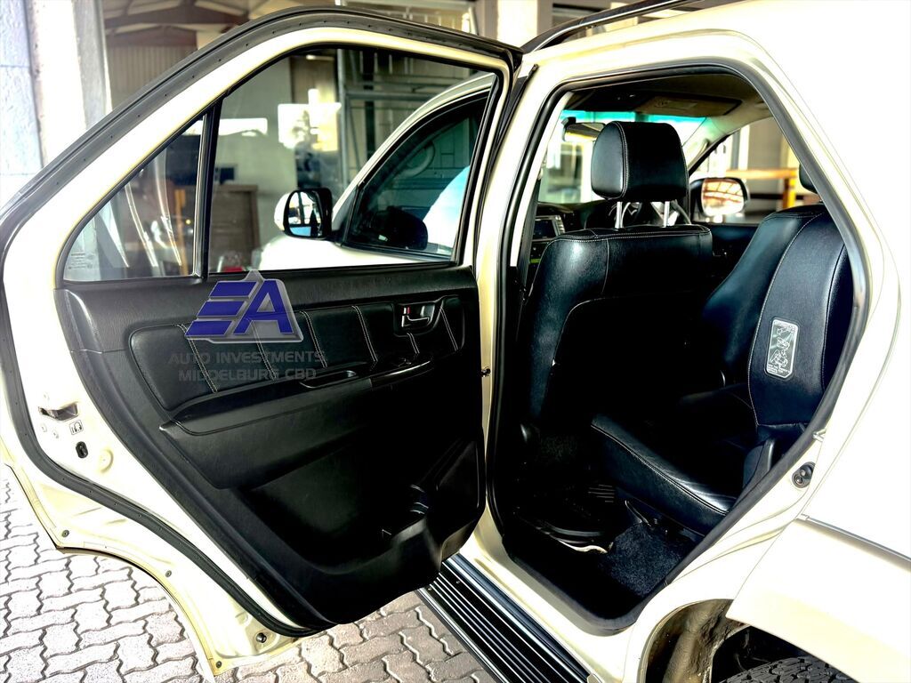 TOYOTA FORTUNER FORTUNER 3.0D-4D 4X4 A/T - 9