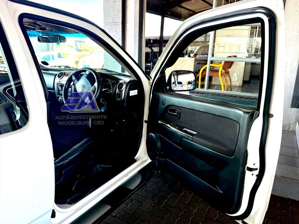ISUZU KB KB300D-TEQ LX E/CAB P/U S/C - 12