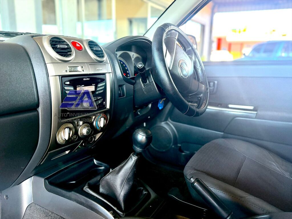 ISUZU KB KB300D-TEQ LX E/CAB P/U S/C - 8