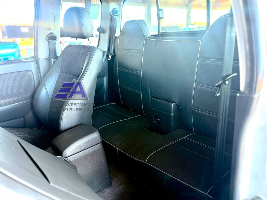 ISUZU KB KB300D-TEQ LX E/CAB P/U S/C - 9