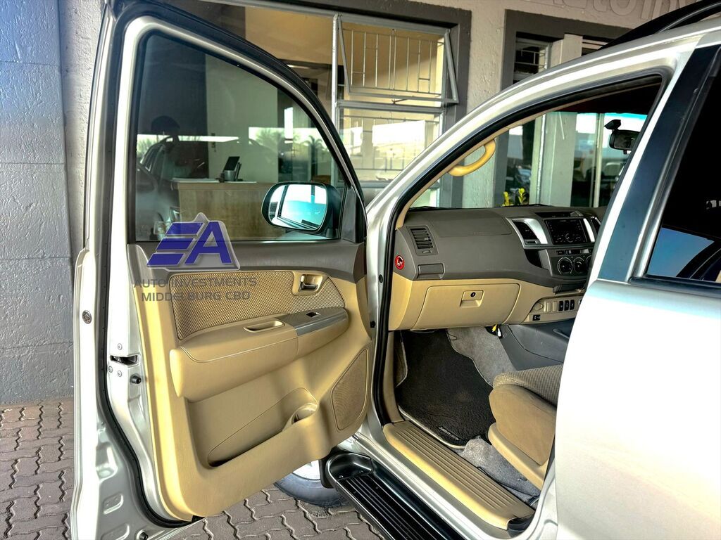 TOYOTA FORTUNER FORTUNER 2.5D-4D RB - 6