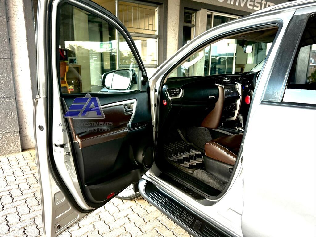 TOYOTA FORTUNER FORTUNER 2.4GD-6 R/B A/T - 6