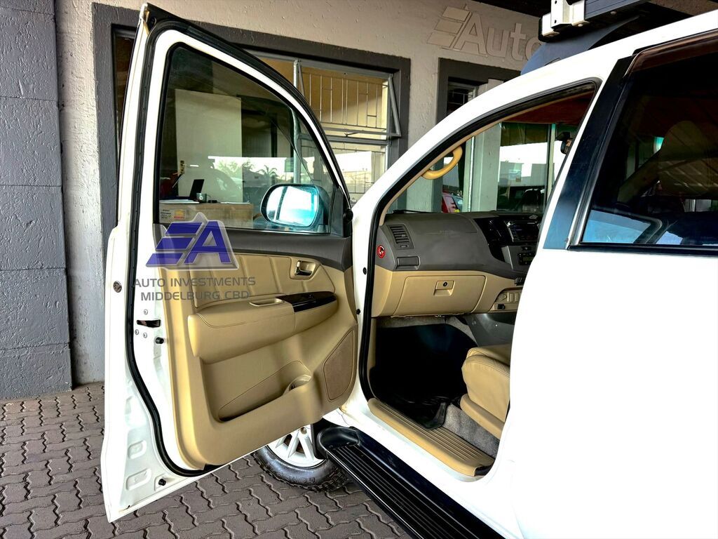 TOYOTA FORTUNER FORTUNER 3.0D-4D 4X4 A/T - 6