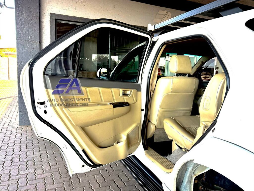 TOYOTA FORTUNER FORTUNER 3.0D-4D 4X4 A/T - 9