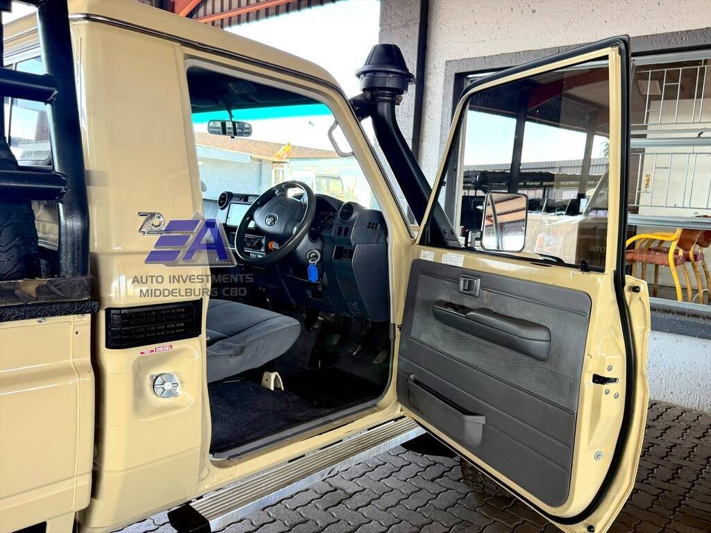 TOYOTA LAND CRUISER PICK UP LAND CRUISER 79 4.5D 70TH ED P/U S/C - 13