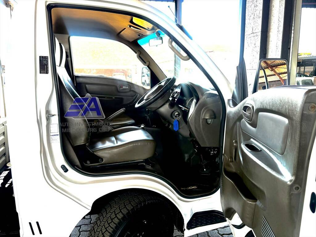 HYUNDAI H100 / BAKKIE H100 2.6D A/C F/C D/S - 11