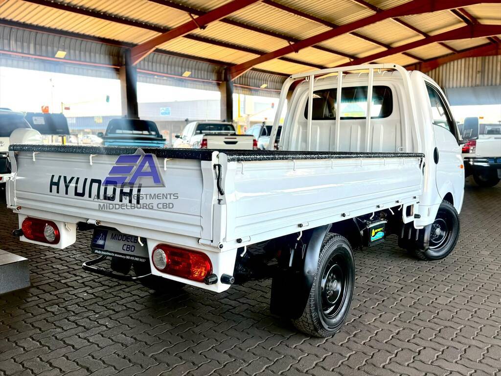 HYUNDAI H100 / BAKKIE H100 2.6D A/C F/C D/S - 2