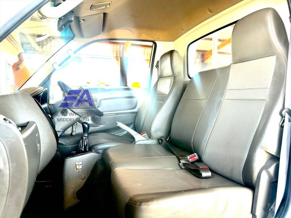 HYUNDAI H100 / BAKKIE H100 2.6D A/C F/C D/S - 6