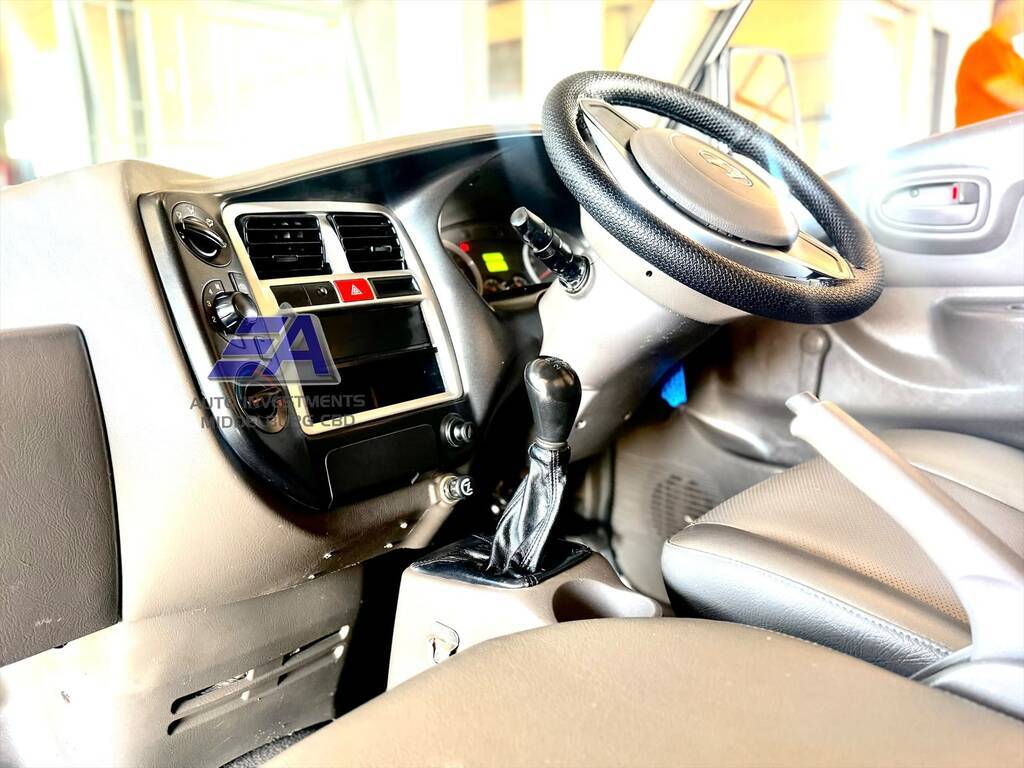 HYUNDAI H100 / BAKKIE H100 2.6D A/C F/C D/S - 7