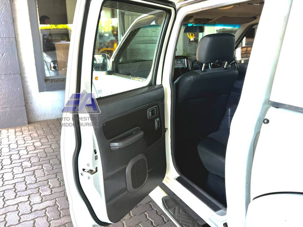 NISSAN HARDBODY HARDBODY NP300 2.4i 4X4 P/U D/C - 8