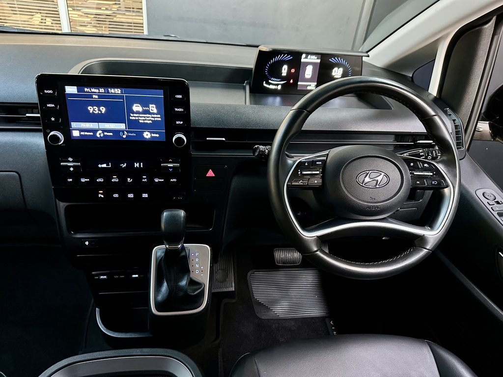 HYUNDAI STARIA STARIA 2.2D MULTICAB A/T (5 SEAT)