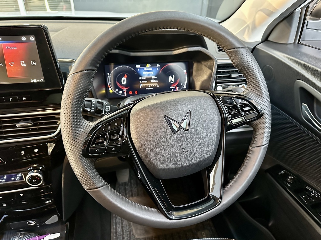 MAHINDRA XUV3XO XUV3XO 1.2T AX5