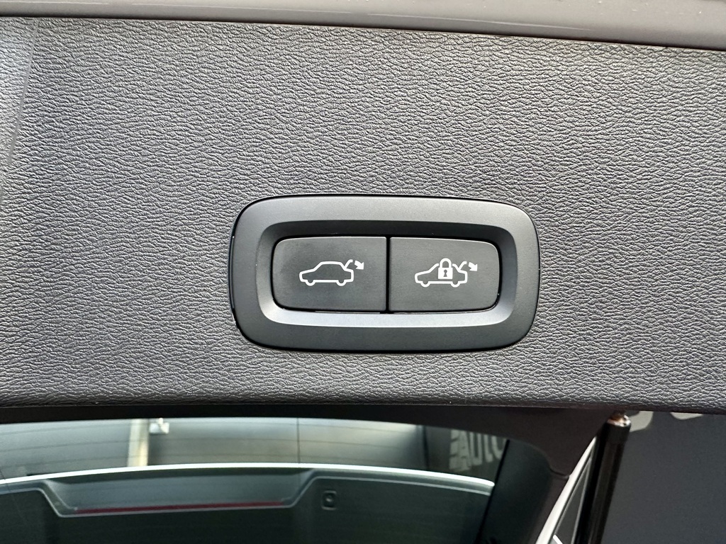 VOLVO XC40 XC40 B4 PLUS BRIGHT GEARTRONIC (MILD HYBRID)
