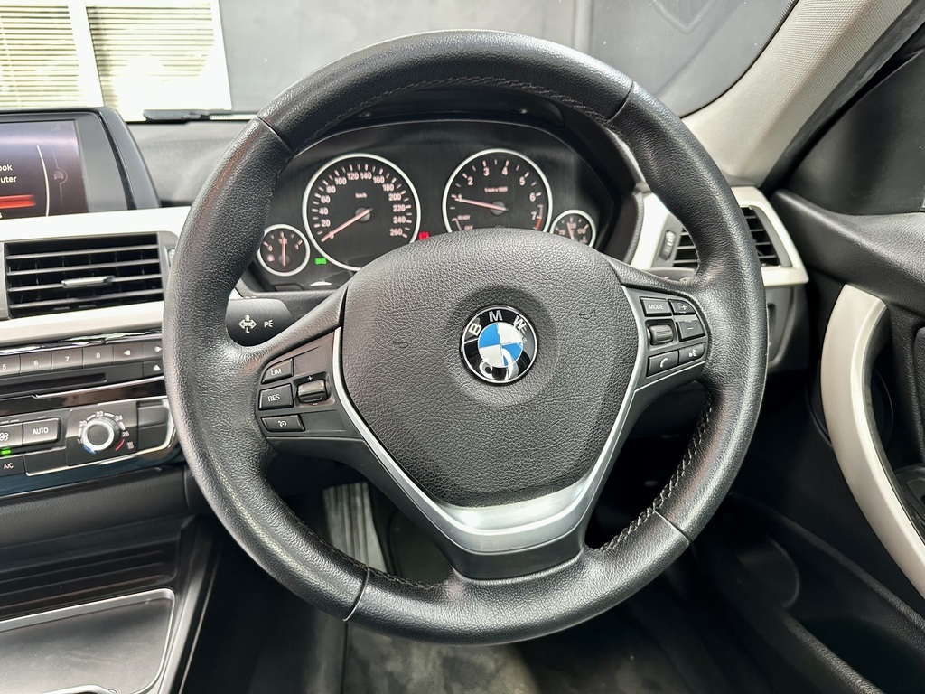 BMW 3 SERIES 318i A/T (F30) - 17