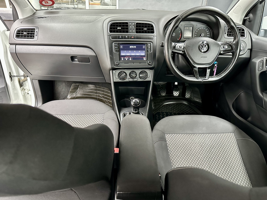 VOLKSWAGEN POLO VIVO POLO VIVO 1.6 HIGHLINE (5DR)