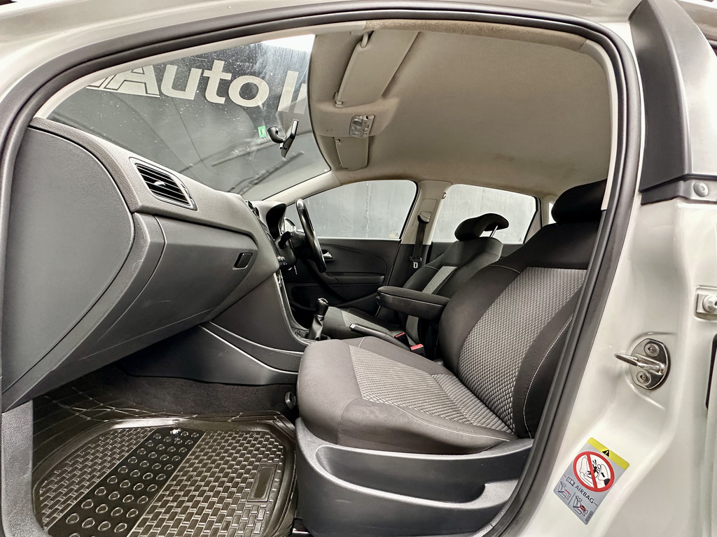 VOLKSWAGEN POLO VIVO POLO VIVO 1.6 HIGHLINE (5DR)