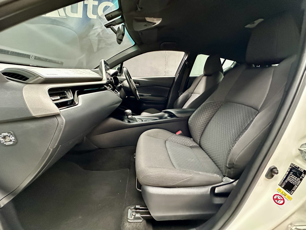 TOYOTA C-HR C-HR 1.2T PLUS CVT - 11