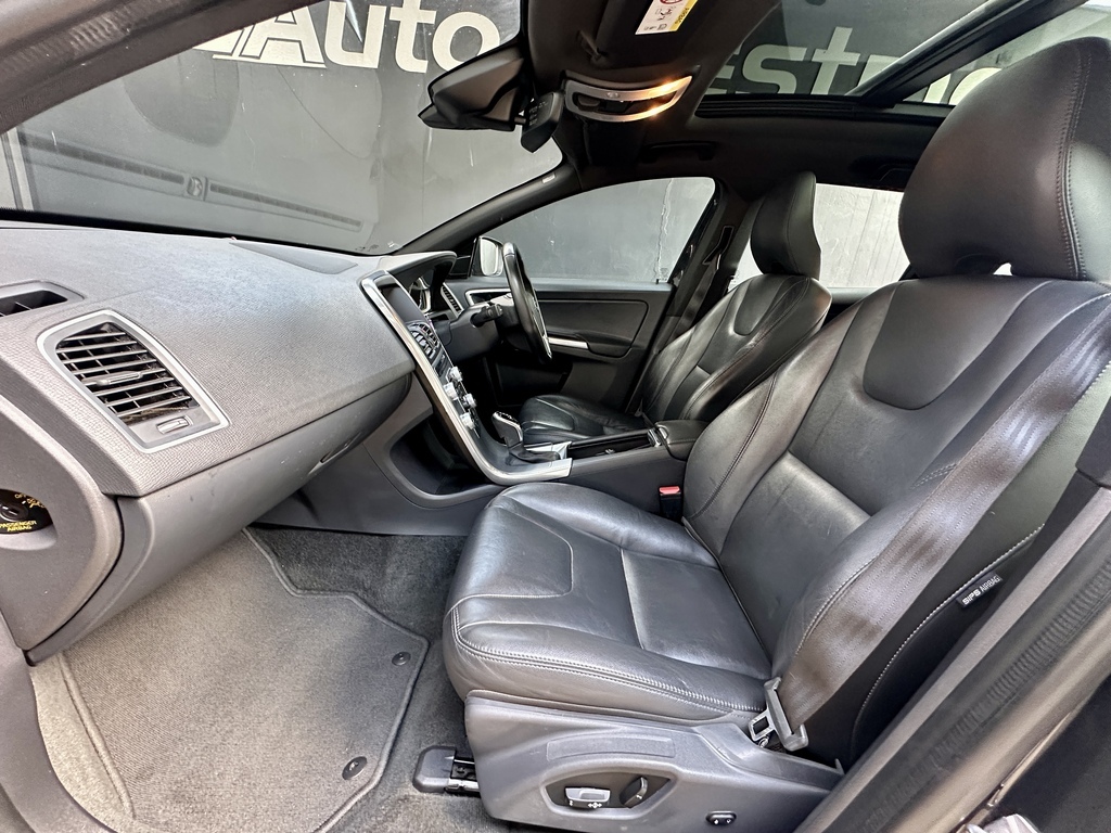 VOLVO XC60 XC60 T5 MOMENTUM GEARTRONIC AWD - 12