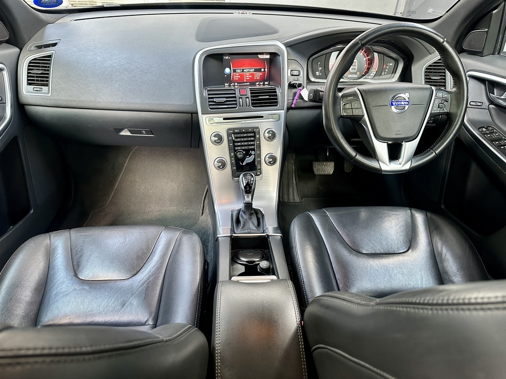 VOLVO XC60 XC60 T5 MOMENTUM GEARTRONIC AWD - 9