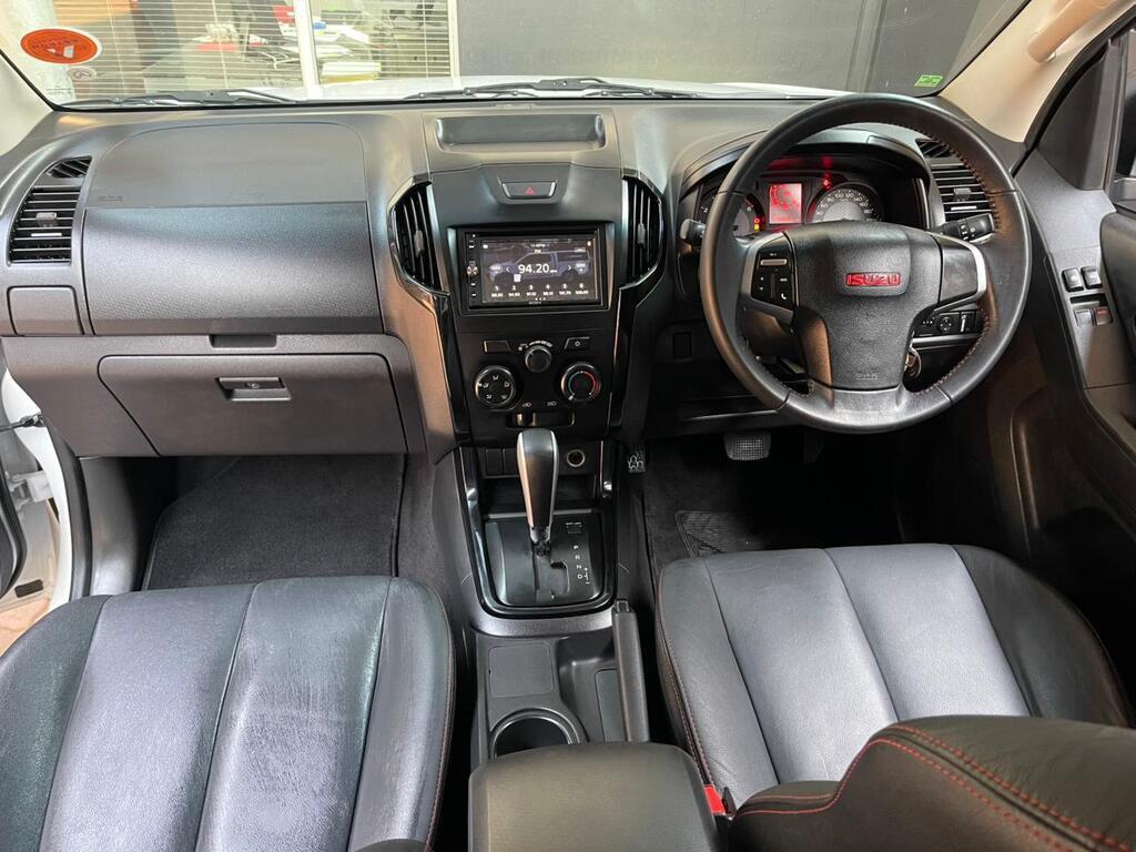 ISUZU D-MAX D-MAX 250 HO X-RIDER A/T E/CAB P/U - 12